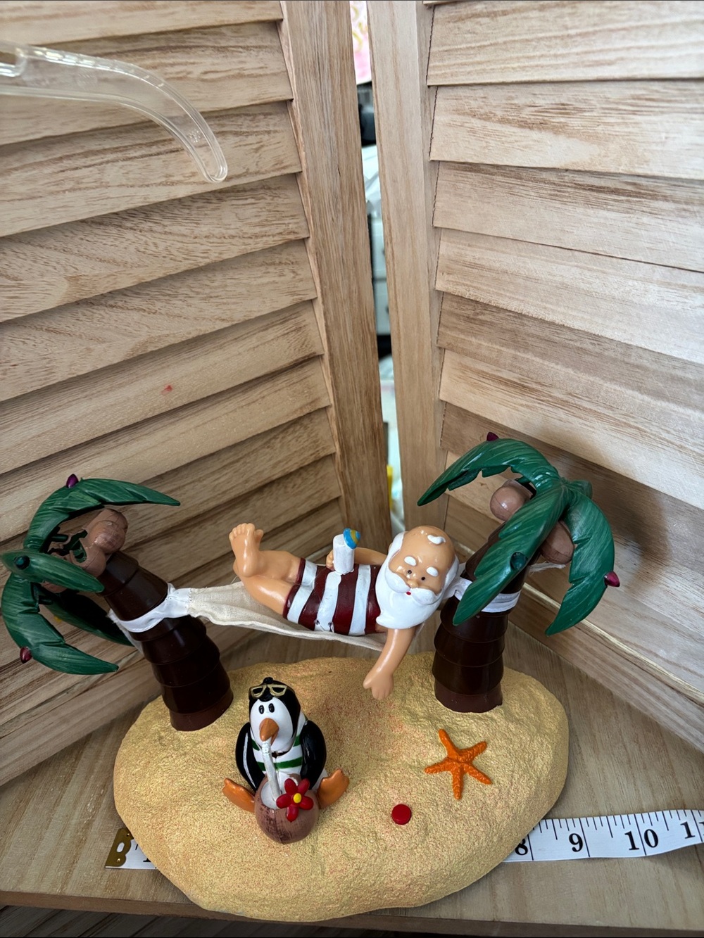 Holiday Santa on Beach Hammock Figurine White & Red Battery Operated Untested
